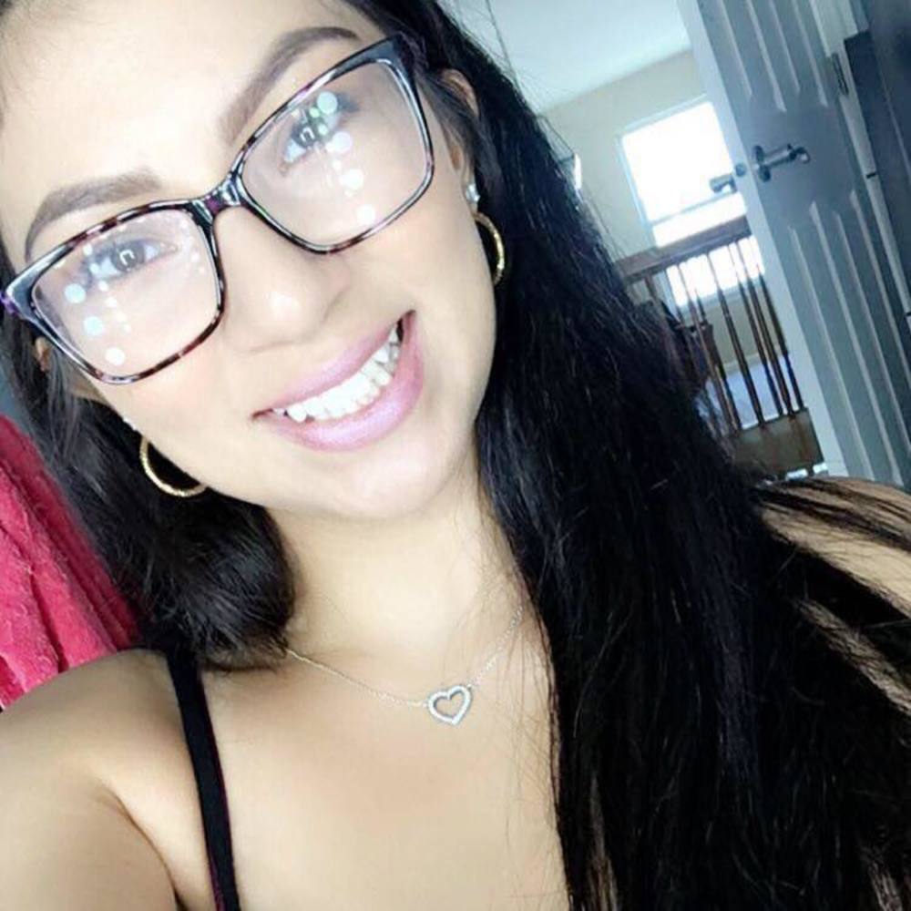 Meet your Posher, Mireya